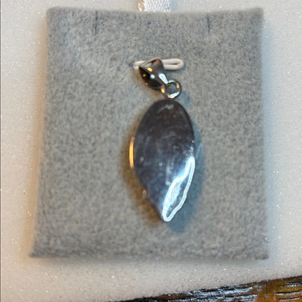Golden hills turquoise pendant - Picture 2 of 6